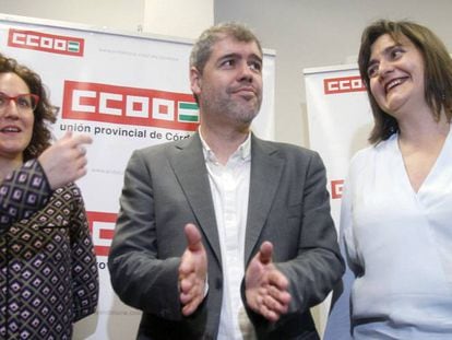 El secretario general de CCOO Unai Sordo, junto a la secretaria general andaluza, Nuria L&oacute;pez, a la izquierda, y a la secretaria local de C&oacute;rdoba, Marina Borrego