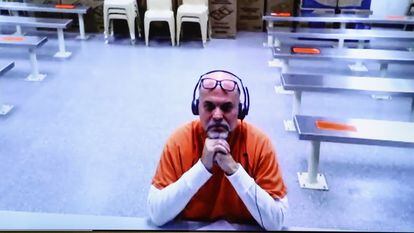 Salvatore Mancuso durante una audiencia por videollamada, en agosto de 2021.