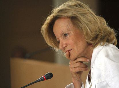 La ministra Elena Salgado, durante una rueda de prensa en Madrid.