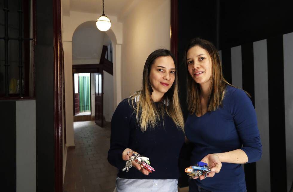 Las administradoras de la empresa de pisos turísticos Stay in Spain, Dayana y Rosanna Quintero.