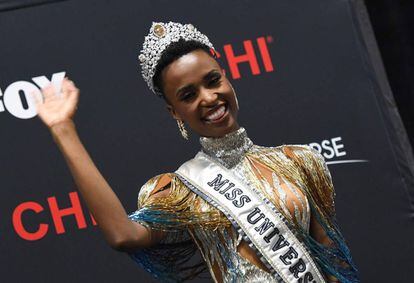 Zozibini Tunzi, Miss Sudáfrica, coronada Miss Universo.