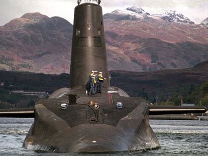 El submarino nuclear Vanguard de la Marina brit&aacute;nica, en 2002