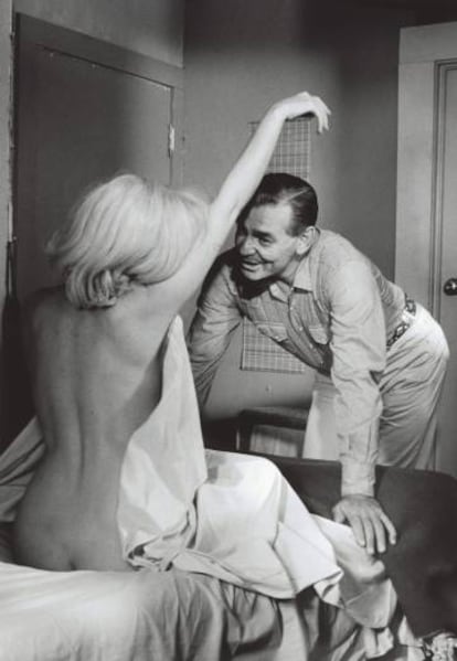 Clark Gable y Marilyn Monroe, en la secuencia del desnudo de 'Vidas rebeldes'.