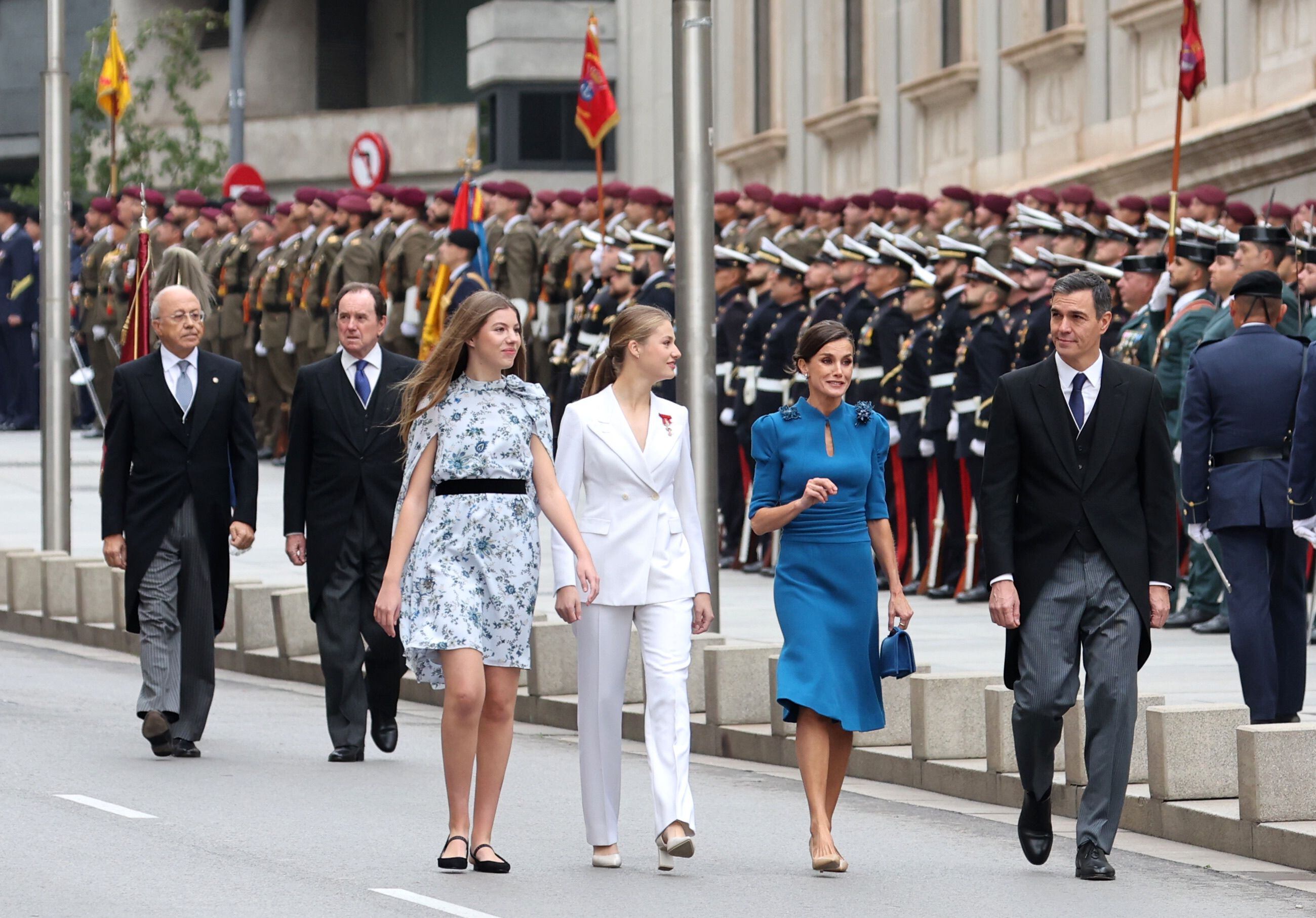 La infanta Sofía, la princesa Leonor y la Reina llegaban el martes al Congreso de los Diputados junto al presidente Sánchez.