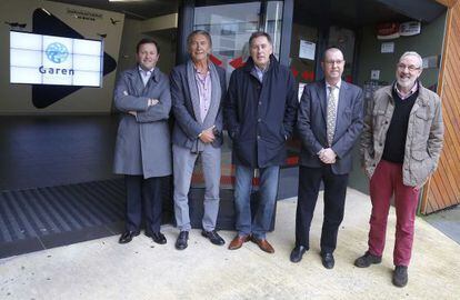 Desde la derecha, Iñaki Aizpurua, Jesús Ruiz, Iñaki Zuloaga, Jesús Gómez Montoya e Iñaki lasuen, miembros de la nueva patronal vasca Garen.