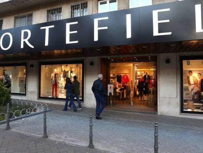 Cortefiel ha cerrado tiendas y reducido su tama&ntilde;o, (en la foto, uno de sus locales de Madrid). 