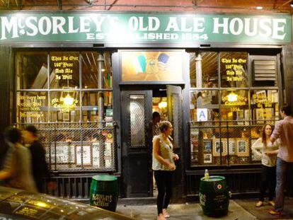 Entrada al pub Mc Sorley’s, abierto en 1854 en el Bowery, al sur de Manhattan (Nueva York).
