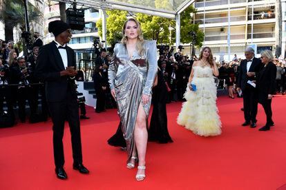 Los 'influencers' TerryLTam y Nikkie Tutorials en la alfombra roja del Festival de Cannes (Francia).