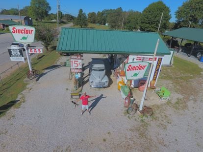 The Gay Parita gas station, on Route 66 in the State of Missouri.