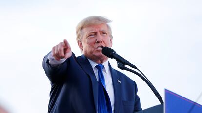 El expresidente Donald Trump en un mitin durante la primarias republicanas en Delaware, Ohio, el 23 de abril de 2022.