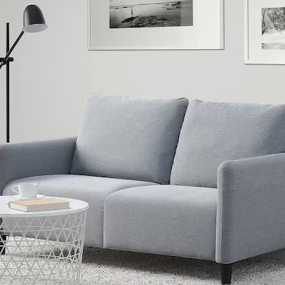 Un ejemplo de los sofás compactos y estilosos que pueden encontrarse en Ikea con un presupuesto de 200 euros.