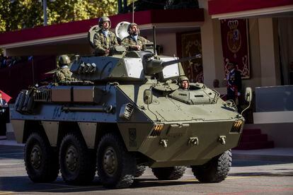 Un carro de combate del Ejército de Tierra, durante el desfile militar del 12 de octubre. 