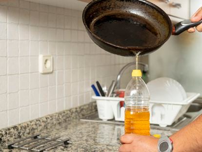 En España, según Geregras, se producen 350 millones de litros anuales de aceite de cocina usado entre consumo doméstico, restauración y uso industrial