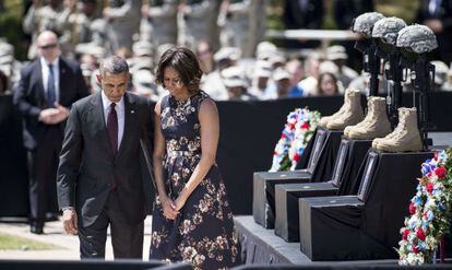 El presidente de EE UU y la primera dama durante el funeral por las v&iacute;ctimas del tiroteo en Fort Hood.