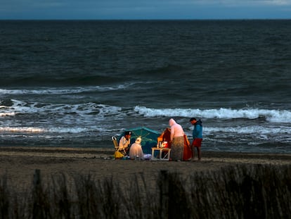 vacaciones en Villa Gesell, un sitio común para vacacionar, cuatro horas al sur de Buenos Aires (Argentina).