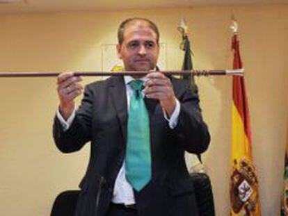 El alcalde de Los Barrios (Cádiz), el andalucista Jorge Romero, en su toma de posesión.