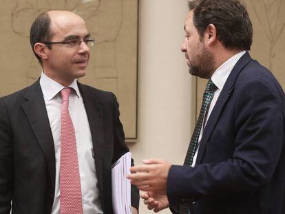El Subsecretario de Hacienda, Felipe Mart&iacute;nez, junto al portavoz de Econonom&iacute;a de Ciudadanos, Francisco de la Torre. 
