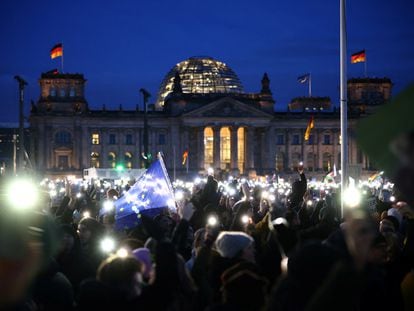 Manifestación contra la ultraderecha este domingo frente al Bundestag, en Berlín.