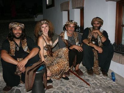 Los habitantes de la ciudad se disfrazan para celebrar el Festival 3 Culturas.