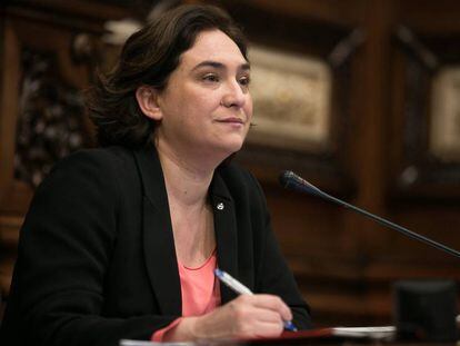 La alcaldesa, Ada Colau, durante el pleno del Ayuntamiento de Barcelona.