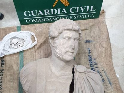  Busto del emperador Adriano descubierto por la Guardia Civil en Écija (Sevilla).