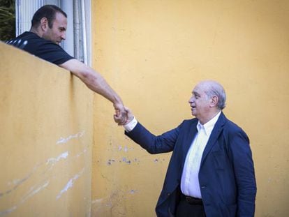 Fernández Díaz en una visita a una empresa de Viladecans.