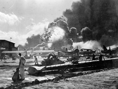 Una imagen de las consecuencias del ataque japonés a la base estadounidense de Pearl Harbor en 1941.