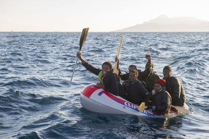 Inmigrantes reaccionan con alegria momentos antes de ser rescatados