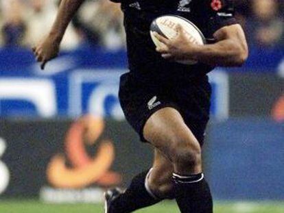 Jonah Lomu, durante un partido con Nueva Zelanda en el año 2000.