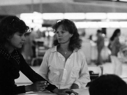 Carole Roussopoulos (izquierda) y Delphine Seyrig, en los setenta. En vídeo, el tráiler de 'Delphine et Carole, Les Insoumuses'.