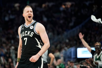 Joe Ingles logró un cinco de seis en triples ante los Miami Heat.