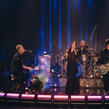 Actuación de Coldplay y Selena Gomez  en The Late Late Show con James Corden