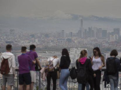 Contaminació a Barcelona, vista des de Montjuïc.