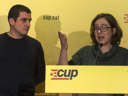 Quim Arrufat y Eulàlia Reguant anuncian el apoyo de la CUP a los presupuestos.