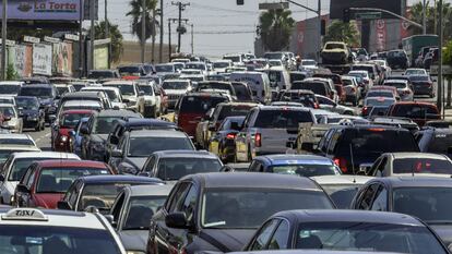 Imagen de una calle de Tijuana (Baja Califonia) donde se estima que hay más de 500.000 autos "chocolate", según estimaciones del Gobierno de México.