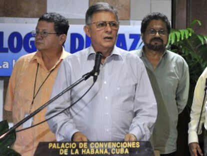 Integrantes de las FARC en las pláticas de paz, en La Habana, Cuba