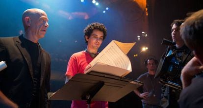 Damien Chazelle da indicaciones durante el rodaje a J. K. Simmons.