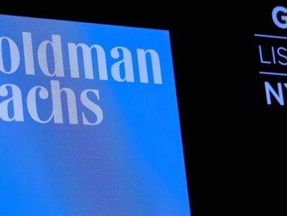 El logotipo de Goldman Sachs en la Bolsa de Nueva York. 