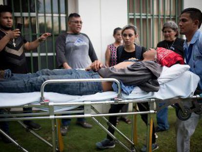 La gigantesca manifestación que pedía la salida del presidente fue fuertemente reprimida. Hay decenas de heridos. “Aquí nos quedamos todos”, afirma Ortega