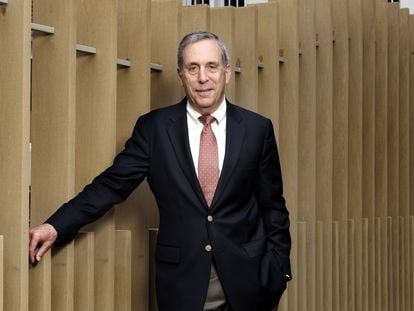 Larry Bacow, ex rector de la Universidad de Harvard, en una de las sedes de la Universidad Camilo José Cela en Madrid el pasado jueves.