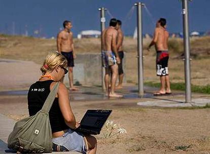 Conexión Wi-Fi en la playa de Castelldefels.