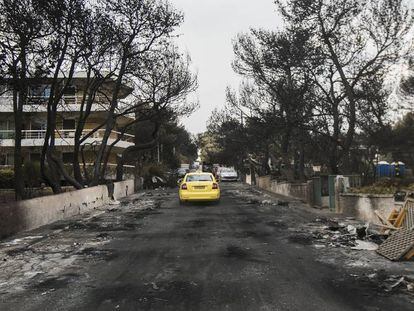 En vídeo, los incendios en Grecia a vista de dron