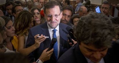  El presidente del Gobierno, Mariano Rajoy, a su salida del Congreso.