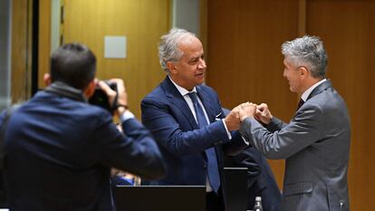 El ministro del Interior de España, Fernando Grande-Marlaska, junto al ministro del Interior italiano Matteo Piantedosi, este jueves en Bruselas.