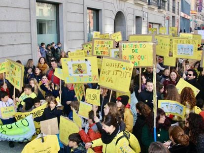 Manifestación de familias de Butarque (Villaverde) frente a la Consejería de Educación el domingo 26 de enero. 