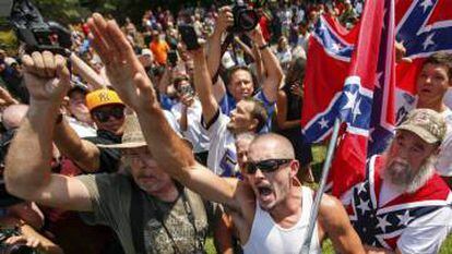 Miembros del Ku Klux Klan en una concentraci&oacute;n en Carolina del Sur, en 2015