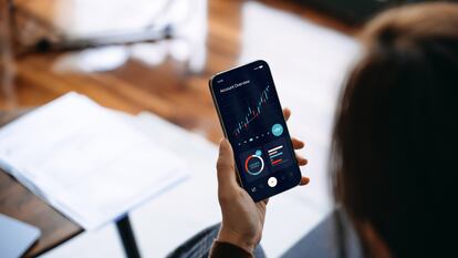 Al operar de manera completamente digital, los neobancos brindan a los clientes mayor comodidad y hacen posible el acceso a oportunidades financieras que antes solo estaban disponibles para unos pocos.