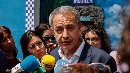El expresidente del Gobierno José Luis Rodríguez Zapatero, este miércoles en el barrio de El Cabañal de Valencia.