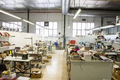 Vista del taller de confección de Macarena Shoes en Arnedo (La Rioja).