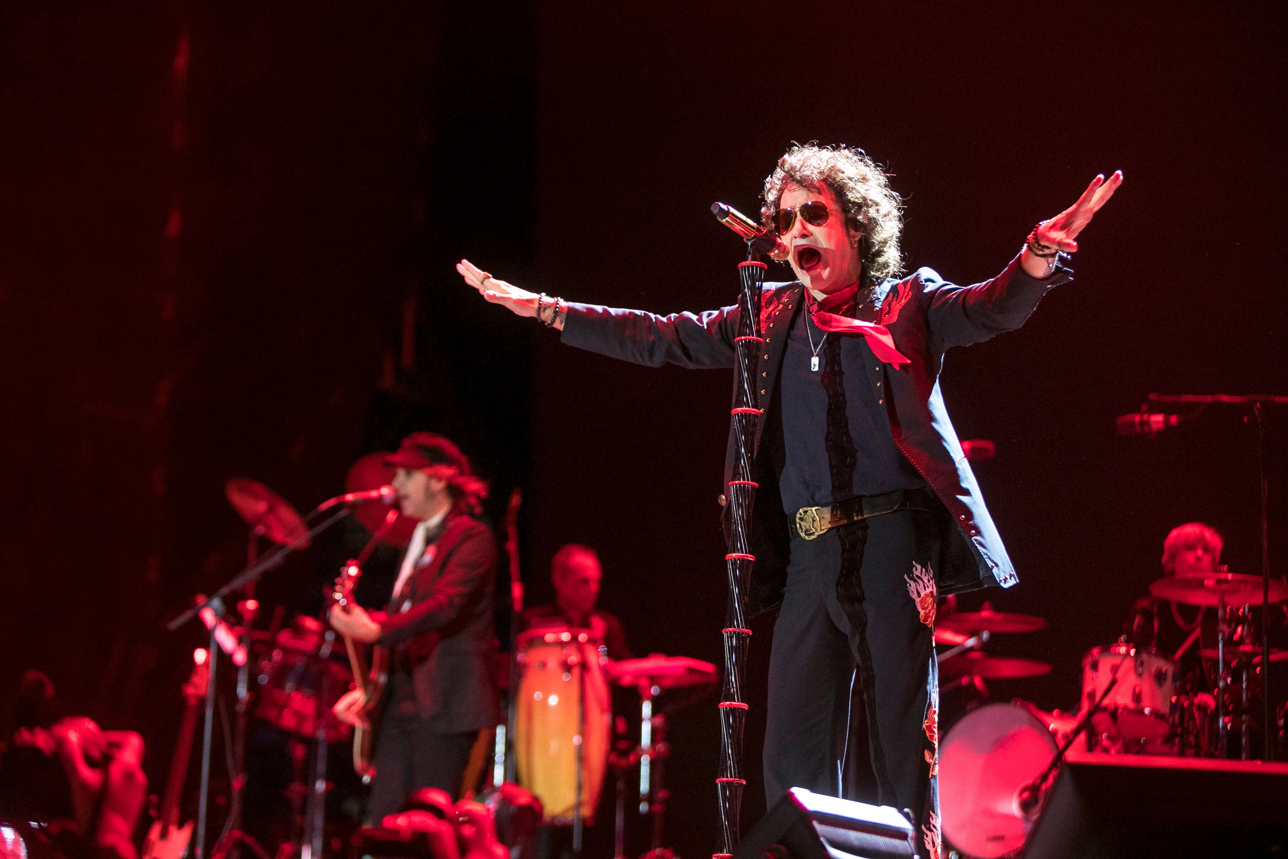 Bunbury despide a lo grande la Romareda